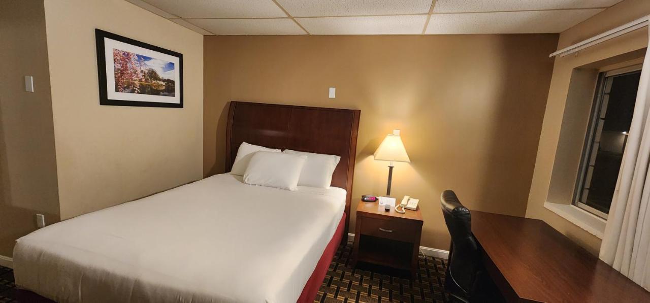 Nashoba Valley Inn & Suites Ayer Экстерьер фото
