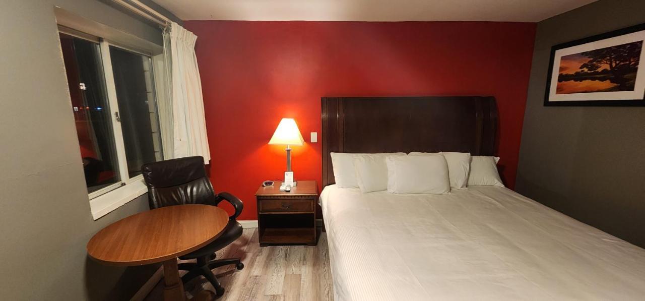 Nashoba Valley Inn & Suites Ayer Экстерьер фото