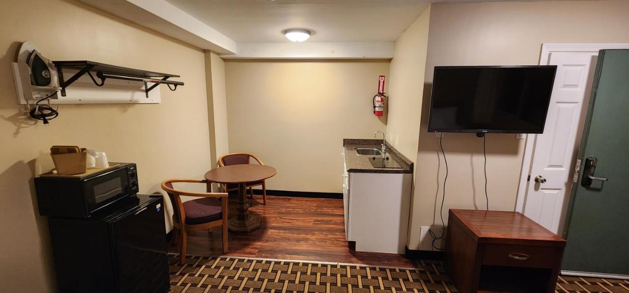 Nashoba Valley Inn & Suites Ayer Экстерьер фото