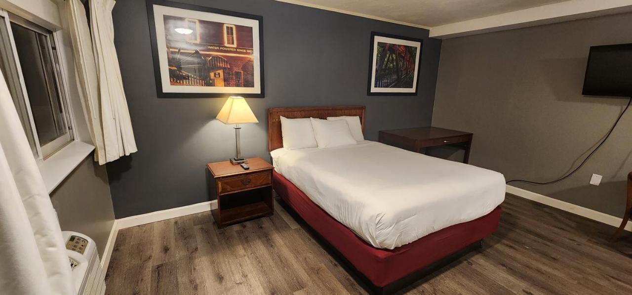 Nashoba Valley Inn & Suites Ayer Экстерьер фото