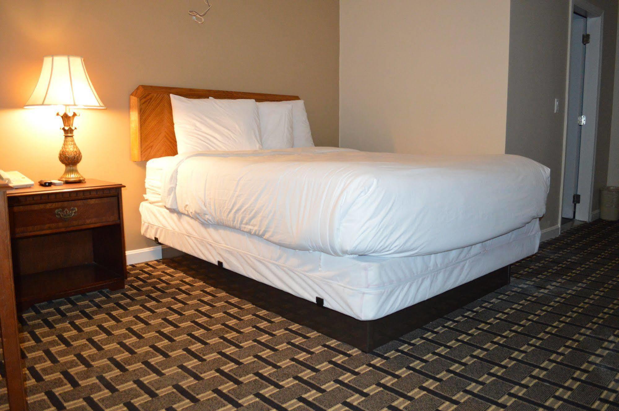 Nashoba Valley Inn & Suites Ayer Экстерьер фото