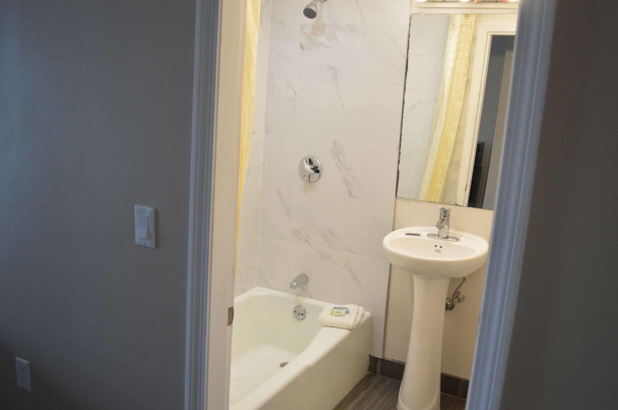 Nashoba Valley Inn & Suites Ayer Экстерьер фото