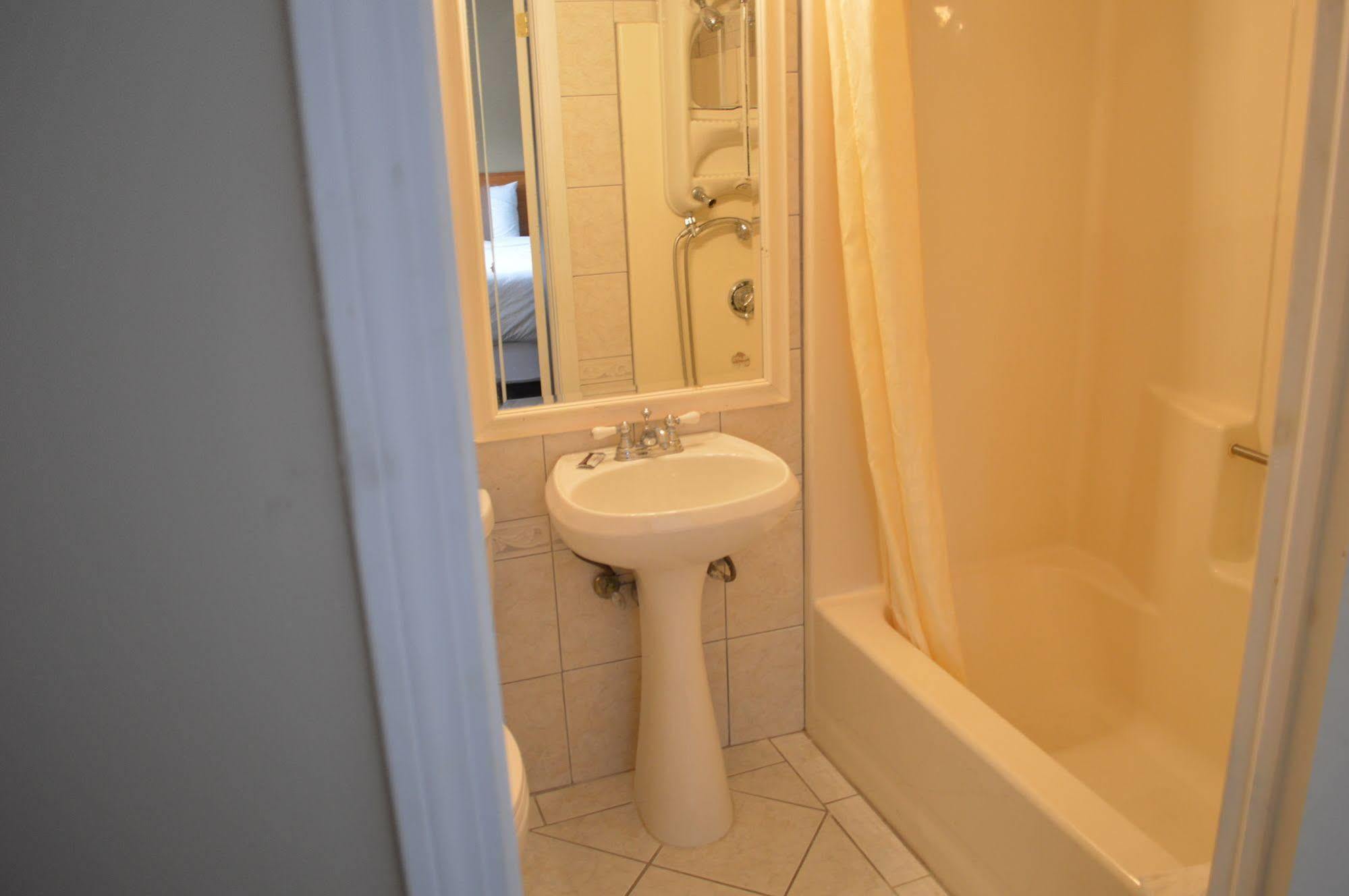 Nashoba Valley Inn & Suites Ayer Экстерьер фото