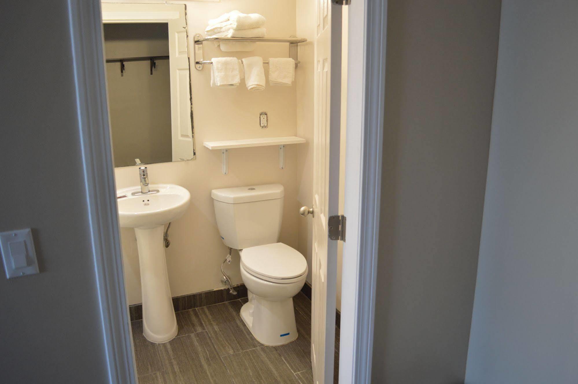 Nashoba Valley Inn & Suites Ayer Экстерьер фото