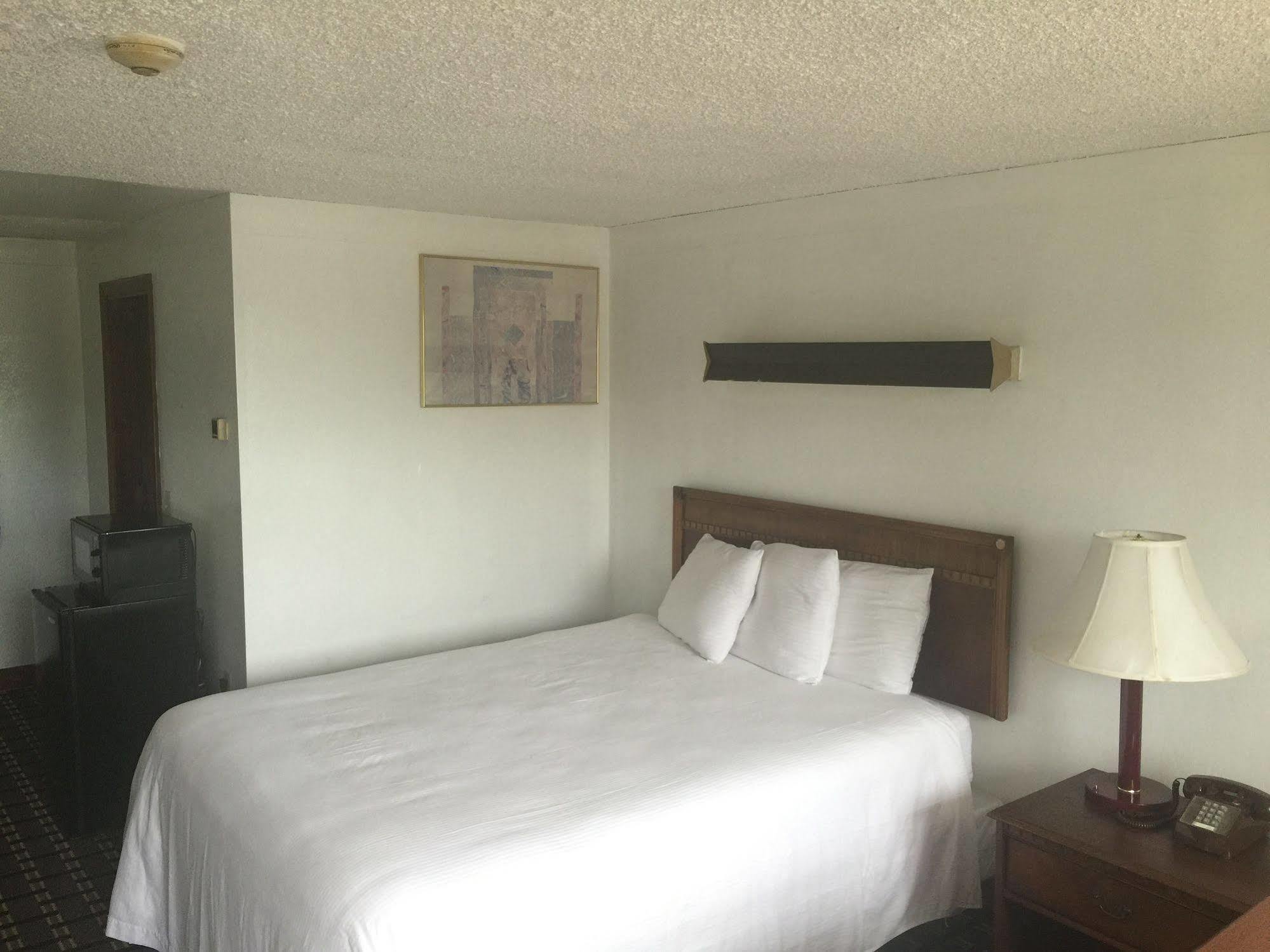 Nashoba Valley Inn & Suites Ayer Экстерьер фото