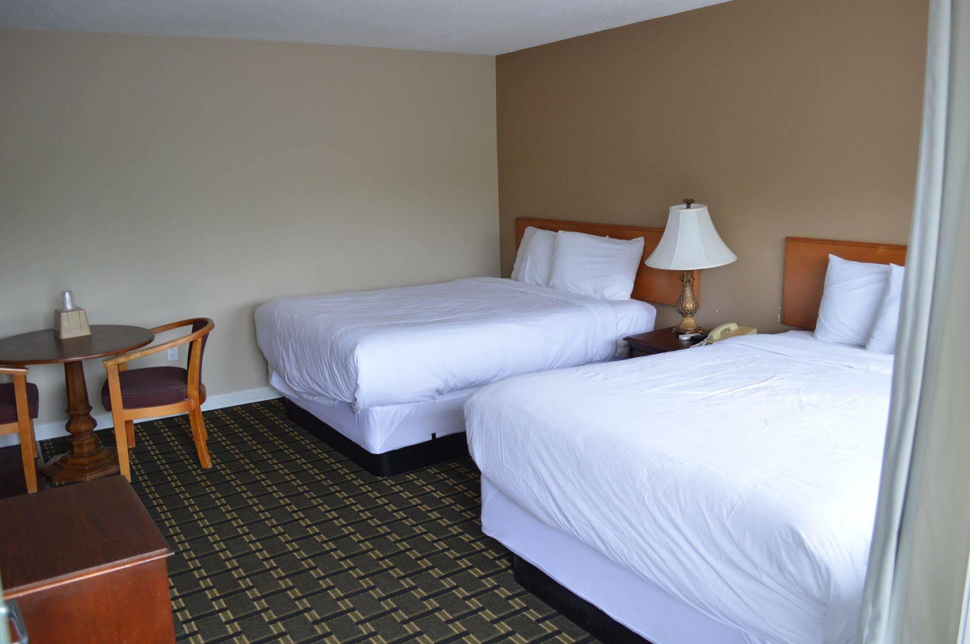 Nashoba Valley Inn & Suites Ayer Экстерьер фото