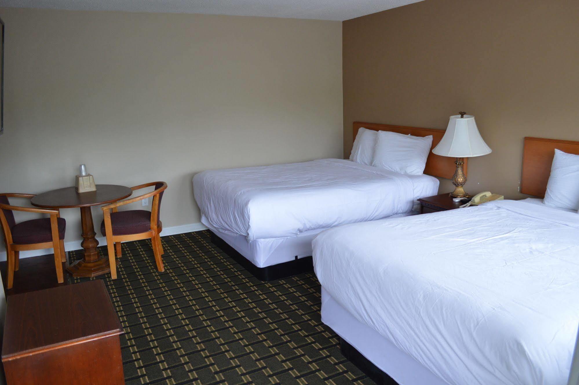 Nashoba Valley Inn & Suites Ayer Экстерьер фото