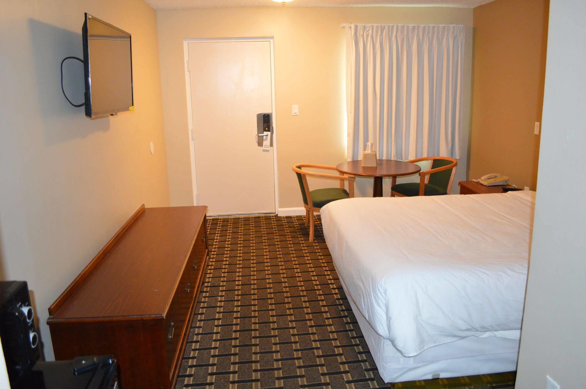 Nashoba Valley Inn & Suites Ayer Экстерьер фото